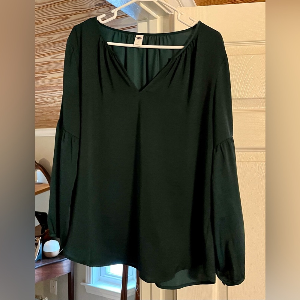 Old Navy - Women’s dark green, silky, flowy top